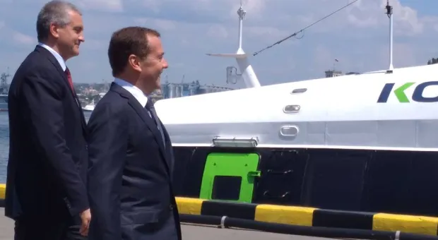 Медведев открыл морское сообщение между Севастополем и Ялтой