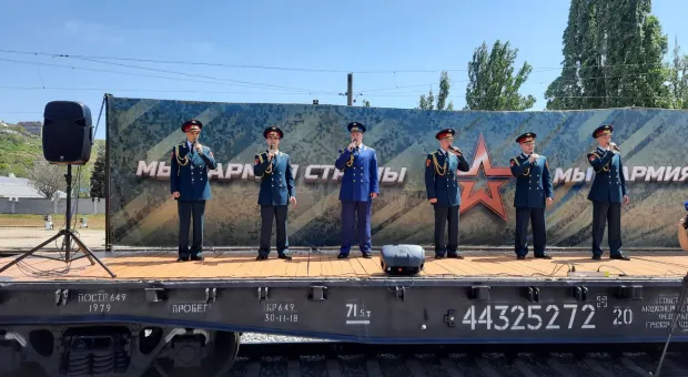 В годовщину Черноморского флота в Севастополь прибыл агитпоезд Минобороны 