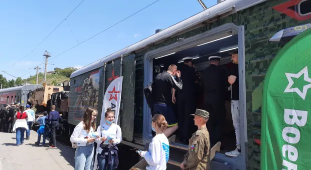 В годовщину Черноморского флота в Севастополь прибыл агитпоезд Минобороны 