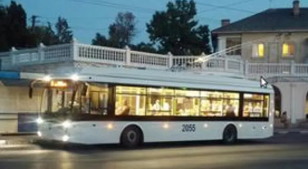 В Севастополе запустили троллейбус, в котором учат истории России
