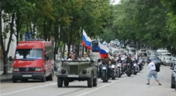 Мировые новости - Жители Севастополя требуют не признавать Куницына и Казарина представителями горожан.