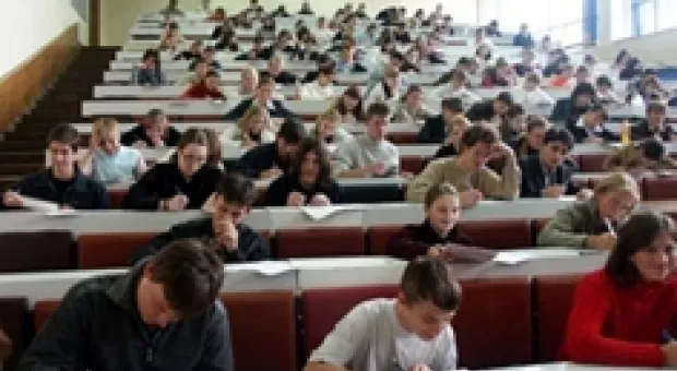 Мировые новости - Яценюка забросали яйцами