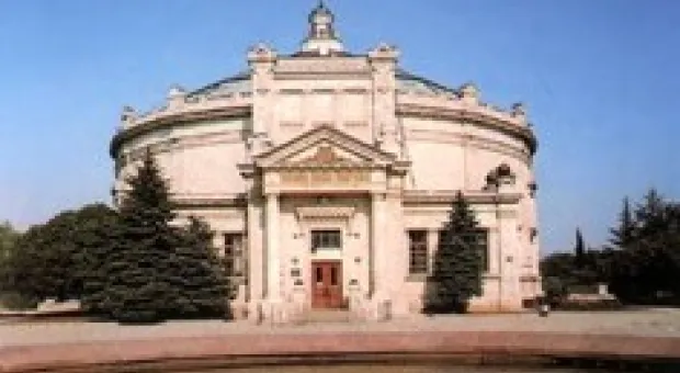 Новости Севастополя - Госавтоинспекция разыскивает преступников, которые могут передвигаться на автомобиле ВАЗ-21013 красного цвета