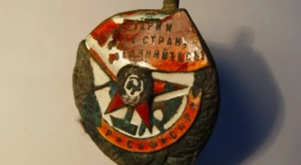 В Севастополе на 35 береговой батарее найден орден командира бронепоезда «Железняков»