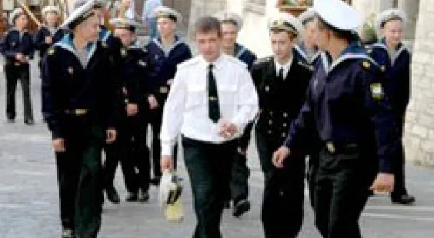 Новости Севастополя - «Заслуженный» украинский нацик приперся в Севастополь и пожелал, чтобы база ЧФ РФ была огорожена, а выход за территорию осуществлялся по визам