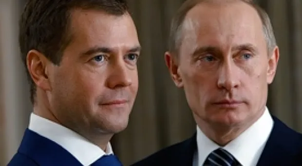 Мировые новости - Девушки показали Азарову «кровосиси»