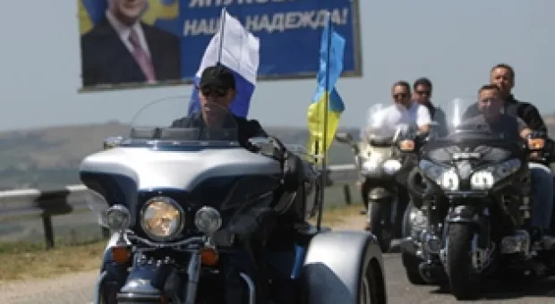 Мировые новости - Гаишников-самозванцев выдают кривые шевроны и барсетки