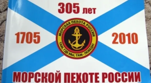 Новости Севастополя - 24 ноября пятеро активистов ОО «Развитие Севастополя» установили три новые скамейки на пляже в г. Инкермане