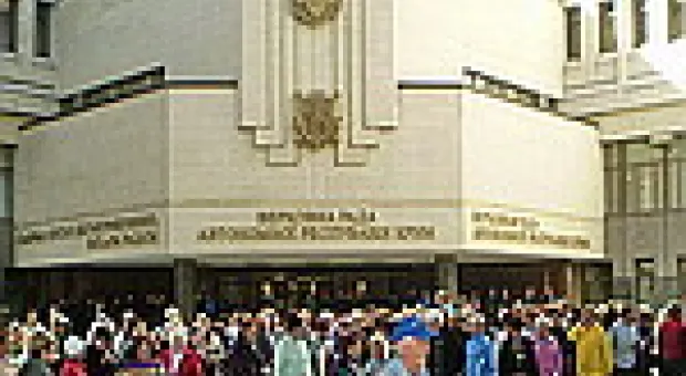 Мировые новости - Сакский мэр напал на журналиста в сессионном зале