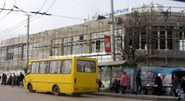 Новости Севастополя - В Севастополе приостановлено строительство скандальной мансарды на площади Ушакова