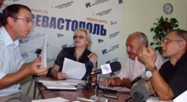 Новости Севастополя - Помощь вне праздников: ОО ИГ «Севастопольские мамы» передали оборудование и лекарства дому престарелых