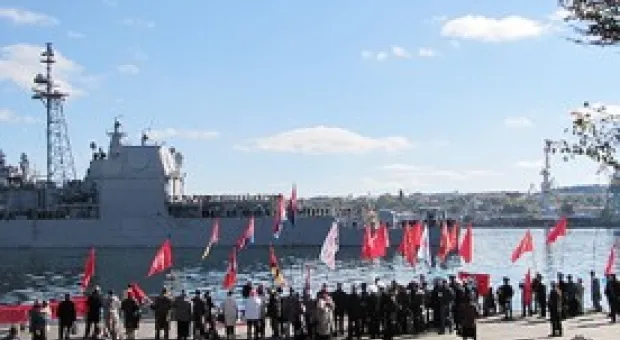 Новости Севастополя - В Севастополе Сергея Бубку "посвятили" в моряки, а Яна Клочкова посадила "мыльное дерево"
