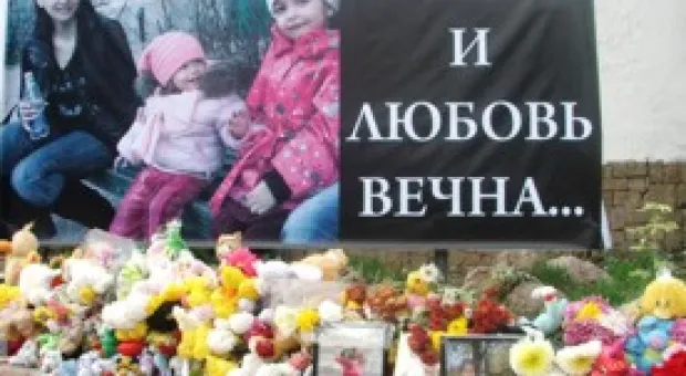 Новости Севастополя - Президент «Фонда Инкерман» Валерий Шамотий передает в дар Севастопольской станции скорой помощи реанимобиль