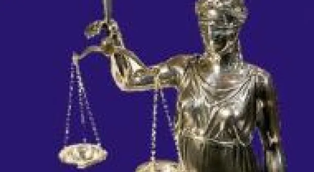 Новости Севастополя - В СГГА знают, что многие пассажиры не могут дотянуться до горизонтального поручня в львовских троллейбусах и обещают вскоре решить эту проблему