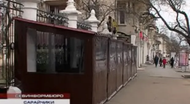 Сарайчики в центре и «пивной товарный вагон» на Б. Морской