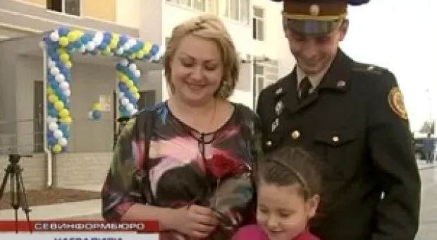 Сотрудники МЧС стали счастливыми обладателями новых квартир