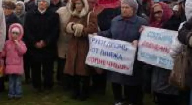 Участники митинга против застройки пляжа "Солнечный" заявили о готовности выразить недоверие горсовету Севастополя