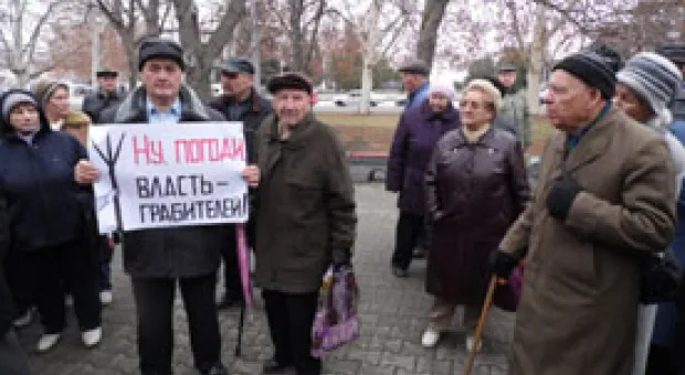 Новости Севастополя - Неделя круглосуточного пикета в «Ульяновских Дворах»: «Георгиевская Ленточка», «Пират» и …два батона колбасы
