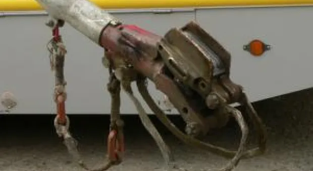 Вину за смерть человека из-за падения троллейбусной штанги в июле 2012 г. пытаются свалить на слесаря