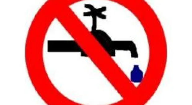 Новости Севастополя - Для беспечных отдыхающих под оползнем в Карантинной бухте Севастополя пришлось устанавливать временный пост полиции