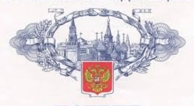 Новости Севастополя - Рабочие «от МРЭО и ГИБДД» матерились, но вешали и снимали знак «кирпич» на Историческом бульваре