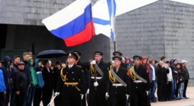Мировые новости - Севастопольцы хотят видеть скульптуры пионеров на крыше Дворца детства и юности