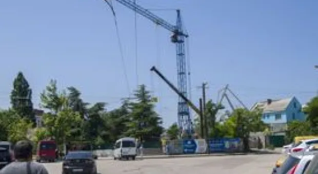 Застройщики отфотошопили торчащую колом высотку на Ластовой