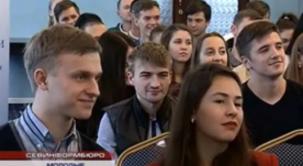 Новости Севастополя - В Севастополе бесплатно раздают светоотражающие ленты для пешеходов