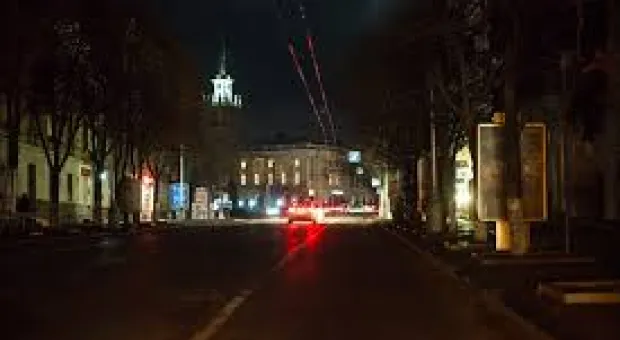 Новости Севастополя - Блэкаут превратил рекламную тумбу в Севастополе в центрифугу