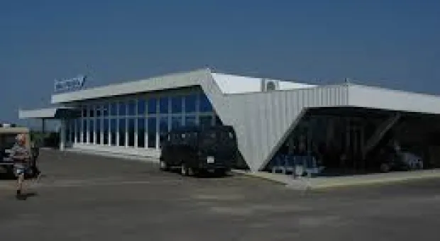 Новости Севастополя - В Севастополе BMW слетел с дороги и врезался в дерево