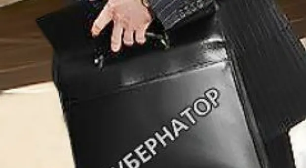 Новости Севастополя - На дорожных указателях в Севастополе название исторических мест написано мелким шрифтом и «прячется» под рекламой магазина