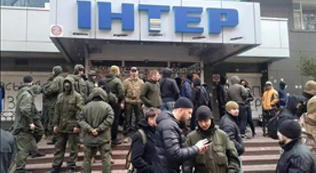 Мировые новости - Губернатор Сергей Меняйло случайно сбил венок у Вечного огня