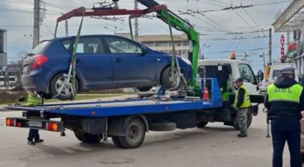 За эвакуацию неправильно припаркованных автомобилей в Севастополе теперь придётся платить 2000 рублей