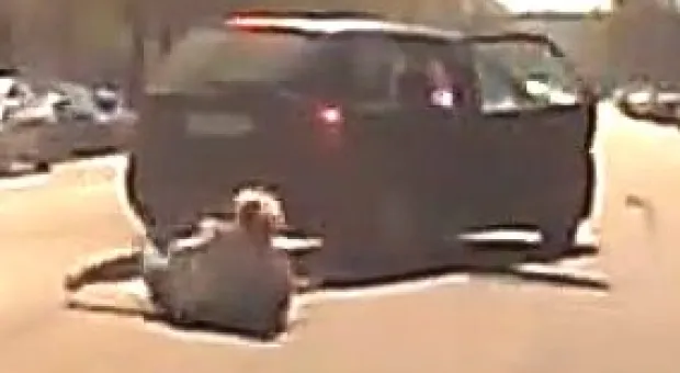 В Севастополе сбили мальчика на переходе, а женщина с ребенком на ходу выпала из машины