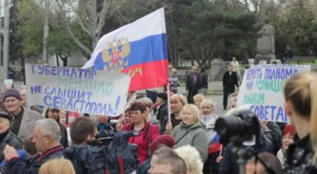 Новости Севастополя - Грузовик завалился на бок на Ялтинской трассе