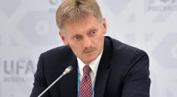 Мировые новости - Вход в посольство России в Дублине завалили "окровавленными" пупсами