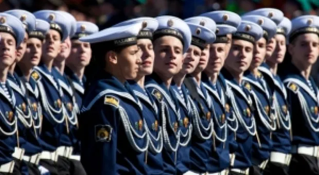 Новости Севастополя - Жительница Севастополя приняла удар «летящего» красного «Mitsubishi»