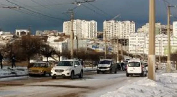 Ледяной коллапс в Севастополе привёл к авариям с участием 10 машин