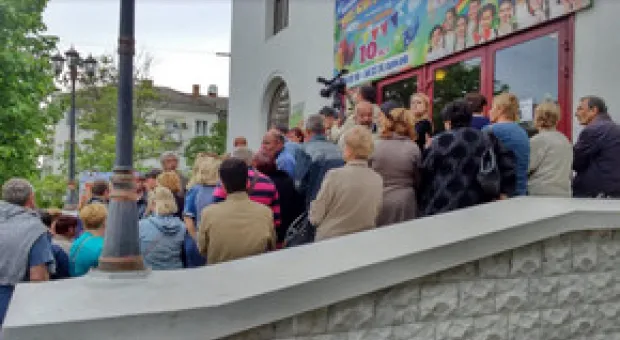 Новости Севастополя - Генплан Life. В Балаклаве перед слушаниями неизвестные собирали подписи под пустыми листами