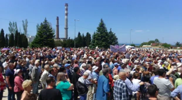 "Земельный" митинг в Севастополе собрал патриотов, политиканов и "понаехавших"