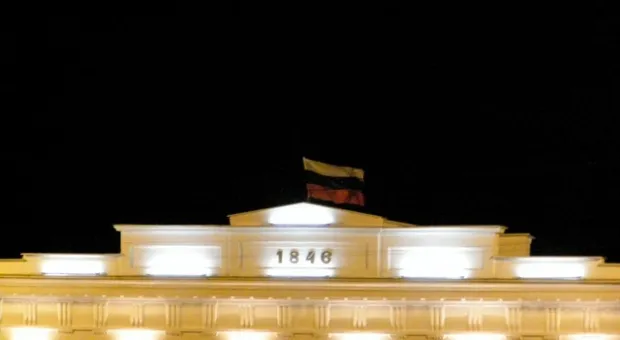 Над Графской пристанью Севастополя подняли российский флаг