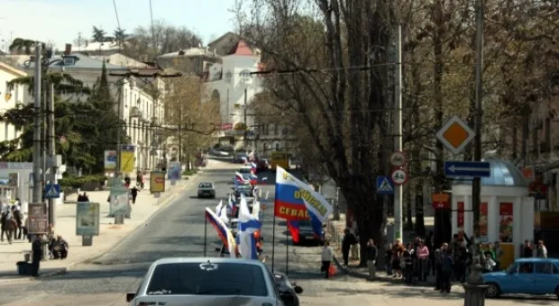 Севастопольцы отметили день воссоединения Крыма с Россией автопробегом и митингом