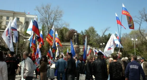 Севастопольцы отметили день воссоединения Крыма с Россией автопробегом и митингом
