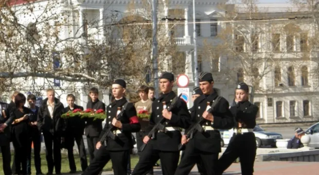 В Севастополе стартовала акция «Повяжи георгиевскую ленточку» (ФОТО)