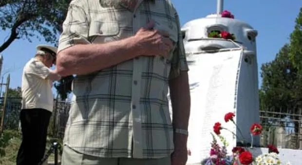 У рубки «Камбалы» собрались подводники нескольких поколений