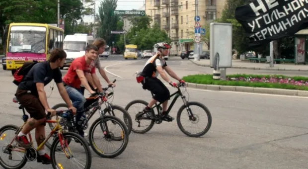 В Севастополе прошёл вело и автопробег против угольного терминала (ФОТО)