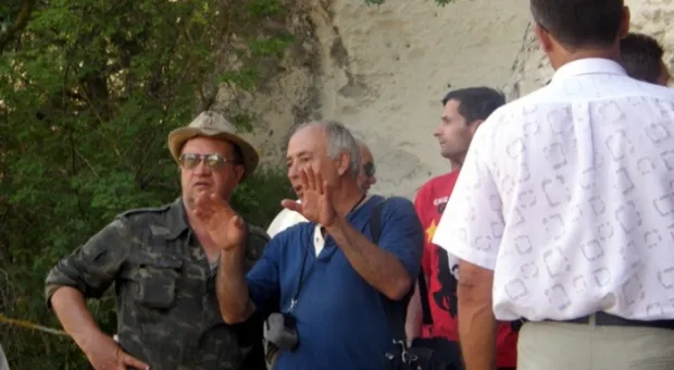 Пока власти осваивают бюджетные средства, севастопольцы восстанавливают памятники (ФОТО)