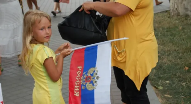 В центре Севастополя нарисовали огромный флаг Российской Федерации