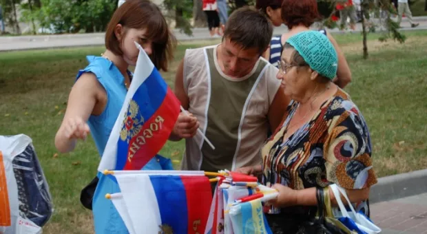 В центре Севастополя нарисовали огромный флаг Российской Федерации