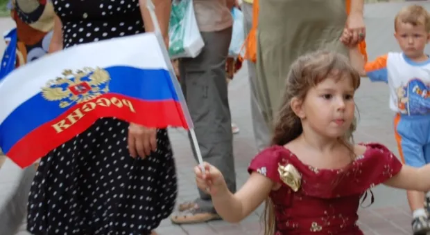В центре Севастополя нарисовали огромный флаг Российской Федерации
